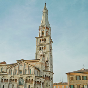 Ghirlandina, Modena